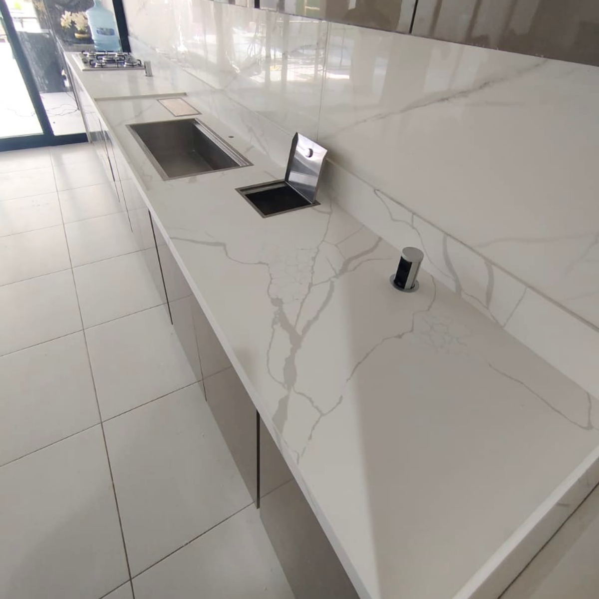 bancada-cozinha-quartzo-calacatta