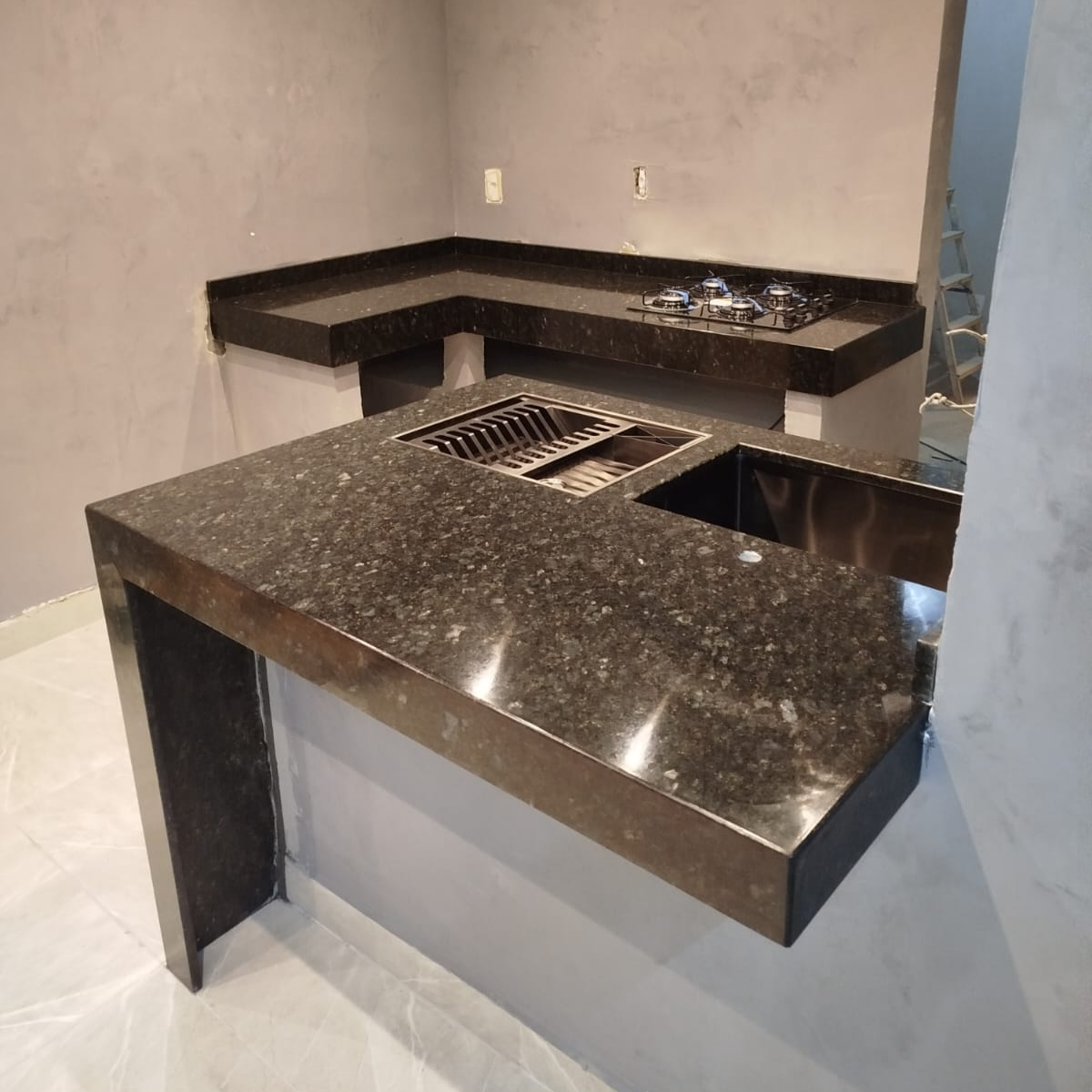 bancada-l-cozinha-granito-verde-ubatuba